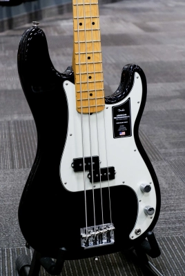 Fender American Professional II Precision Bass - Black with Maple Fingerboard